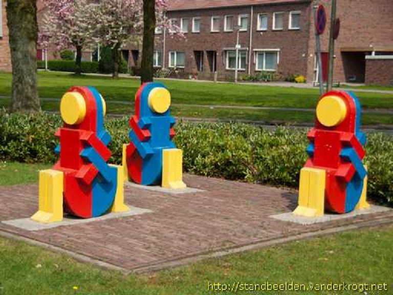 Zaanstraat 22 OBS Roombeek kunstwerk spelende kinderen van kunstenaar Hans Morselt..jpg