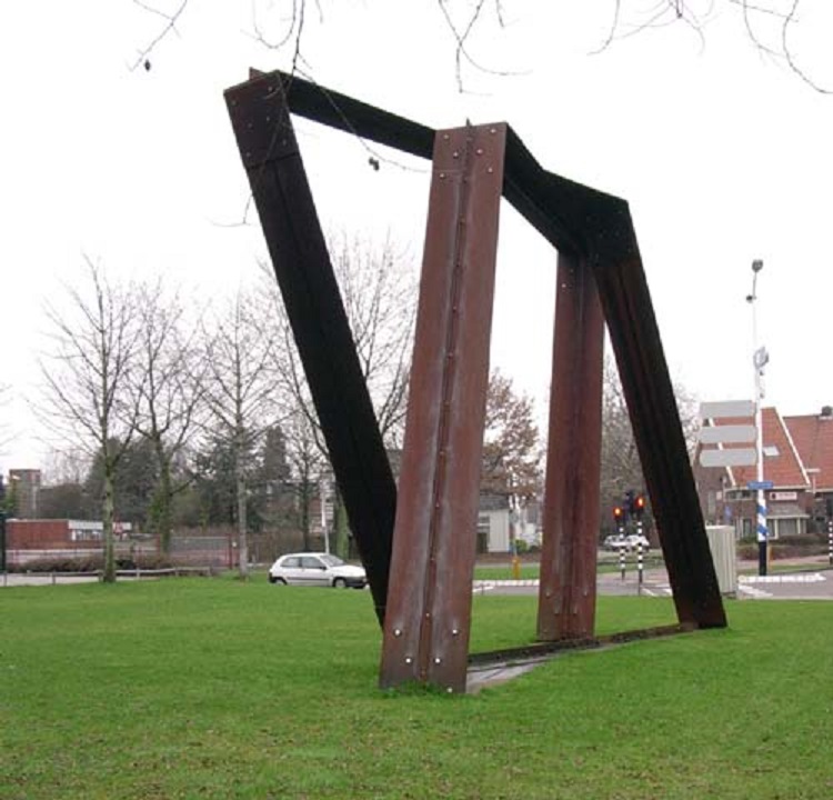 Volksparksingel, ter hoogte van de westerval kunstwerk bij sporthal van kunstenaar Arie Berkulin (3).jpg