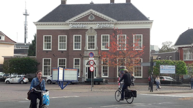 Hoedemakerplein voormalig kantoor Twentsche Bank nu kantoor Makelaardij Snelder Zijlstra.jpg