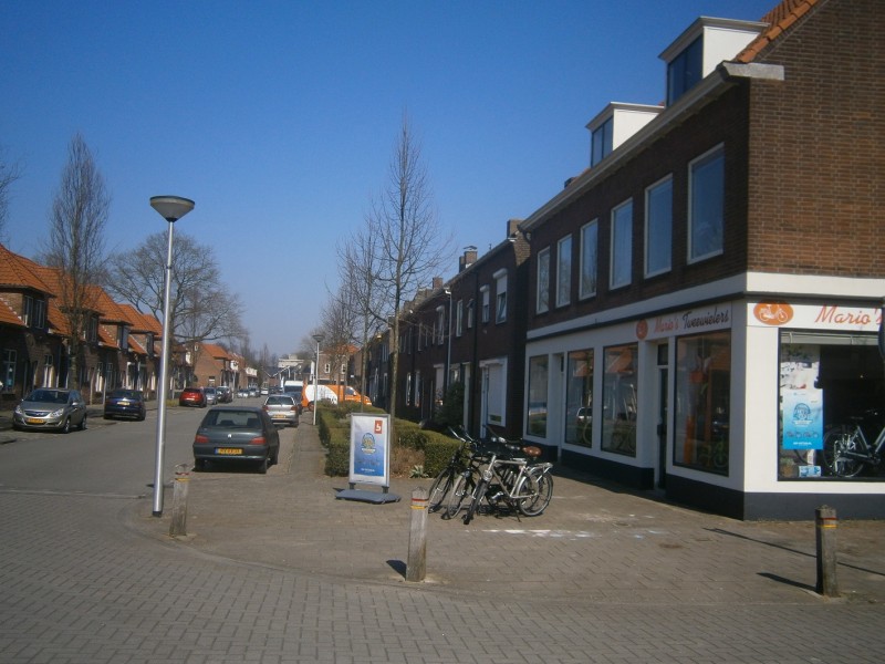 Janninksweg hoek J.H. Boschstraat  fietsenziek Mario vroeger Nijhof.JPG