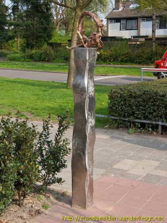 Floraparkstraat 155 RK basisschool Paus Joannes kunstwerk Giraf van Dorien Boekhout.jpg