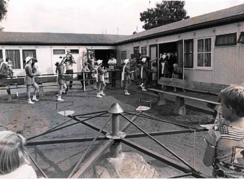 Boekweitstraat 39a Festiviteiten met drumband t.t.v. jubileum speeltuinvereniging  Speeltuin Stevenfenne. 1983.jpg