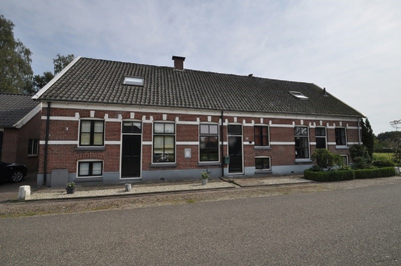 Nieuwedijk 104-108 Lonneker abeiderswoningen rijksmonument.jpg