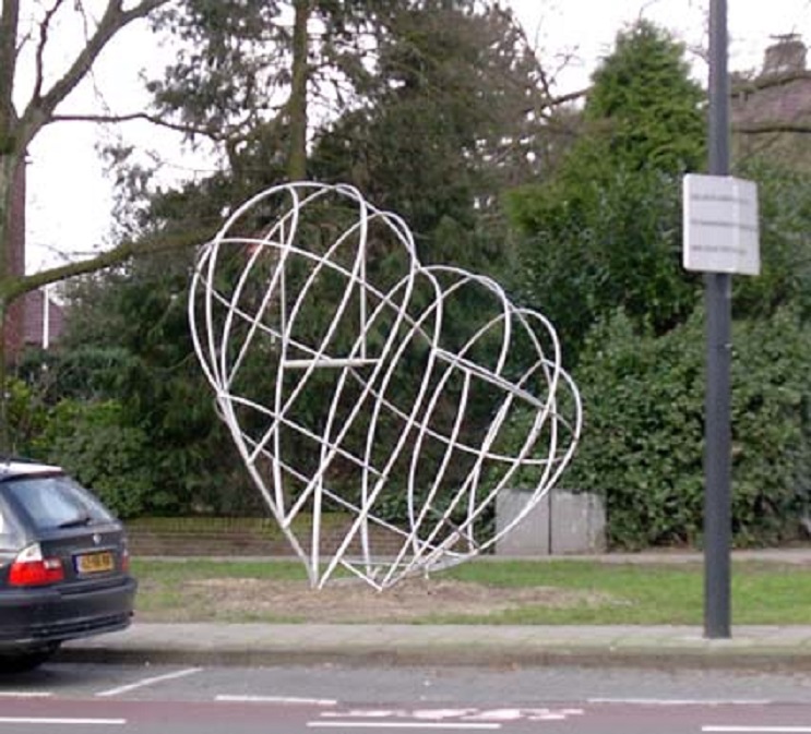 Gronausestraat, thv de Oostveenweg kunstwerk Vrije Vogels van Joris Woertman.jpg