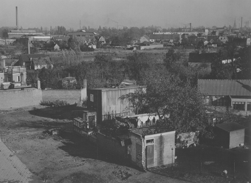 Veldkamp 1946 Gezien vanaf de hoek Janninksweg - Haaksbergerstraat; op de achtergrond de Jozefkerk.jpg