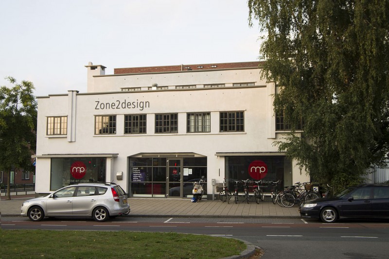 Lasondersingel 31-33 voormalig Garage Roeloffzen, gebouwd in 1928. gemeentelijk monument.jpg