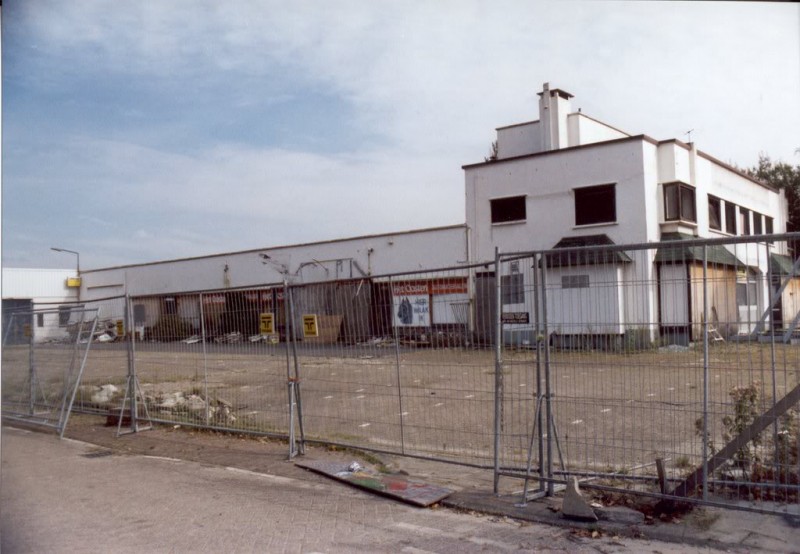 Lasondersingel voormalig garage Fischer na vuurwerkramp..jpg