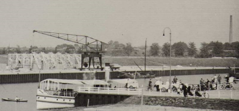 Haven 1938 Plezierboot naar de Waarbeek.jpg