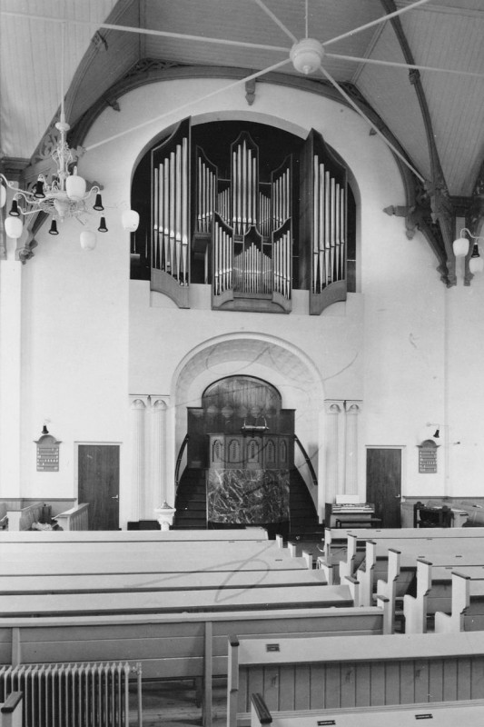 Wilhelminastraat Gereformeerde kerk Oosterkerk interieur.jpg