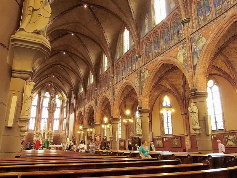 Oldenzaalsestraat 115 Sint Jozefkerk interieur.jpg