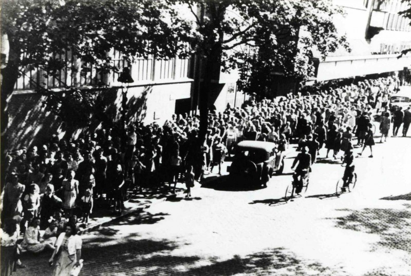 opening V en D in 1939 aan de Brammelerstraat.jpg