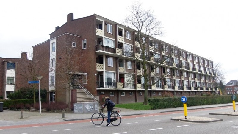 Oldenzaalsestraat 202-258 appartementencomplex na-oorlogs gemeentelijk monument.jpg