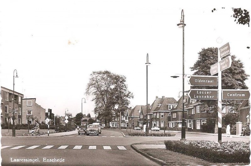 Laaressingel hoek Oldenzaalsestraat links stond vroeger het Suikerpaleis van van Heek..jpg