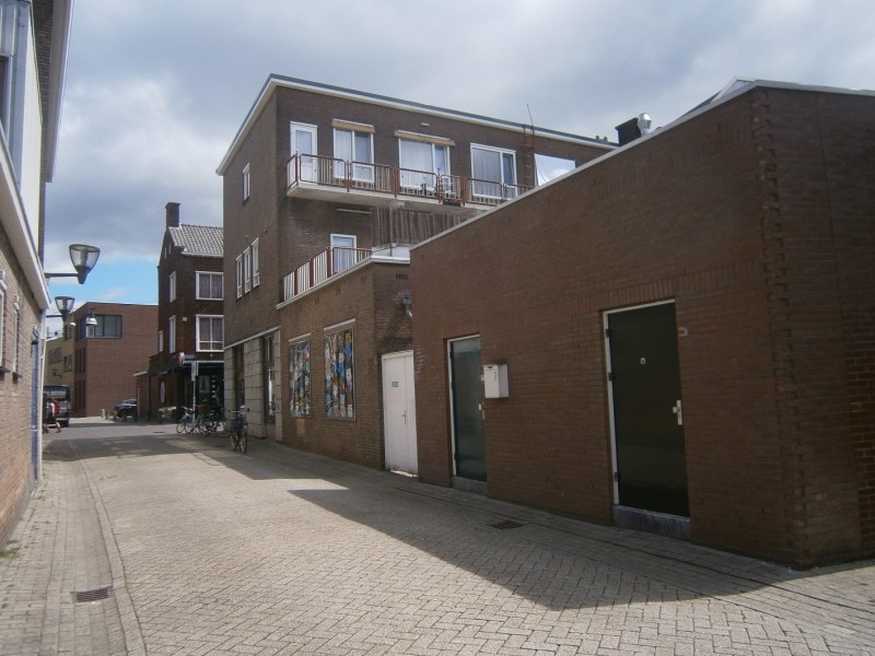 Windbrugstraat hoek Raadhuisstraat en Achter 't Hofje links La Place.JPG