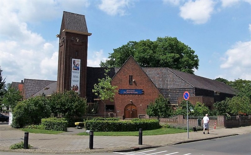 Olieslagweg 123 openbare Lagere School “De Kosmos” gemeentelijk monument.jpg