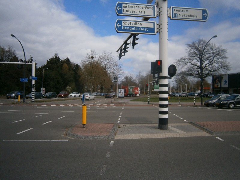Boddenkampsingel vanaf kruispunt Hengelosestraat en Tubantiasingel.JPG