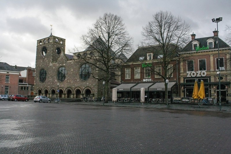 Markt RK Kerk Jacobus, Zozo.jpg