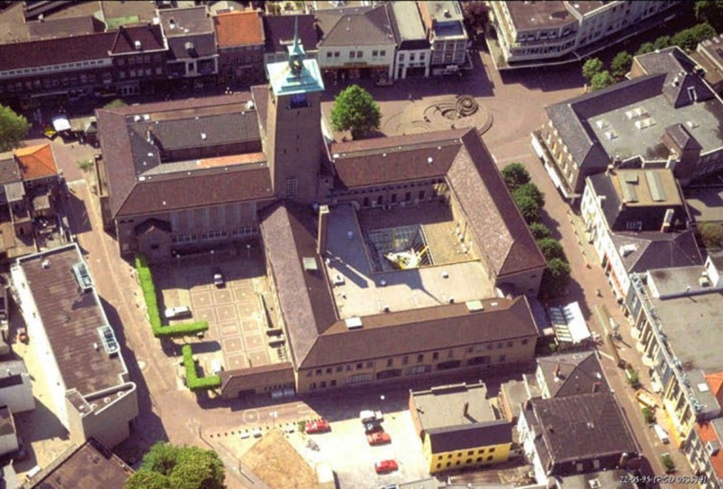 Langestraat Luchtfoto Stadhuis.jpg