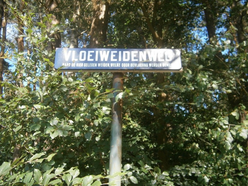 Vloeiweidenweg straatnaambord.JPG