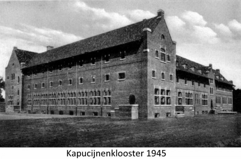 Gronausestraat Kapucijnenklooster 1945.jpg