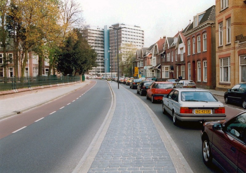 Ripperdastraat Richting de Haaksbergerstraat en de Boulevard-1945 met rechts de Tactus en op de achtergrond het ITC- DISH- hotel..jpg