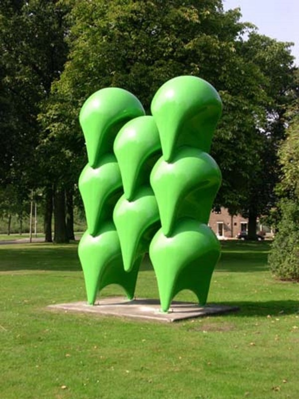 Spoordijkstraat thv de Toekomststraat kunstwerk Stapeling van groene druppelvormen van H. Schuring (4).jpg