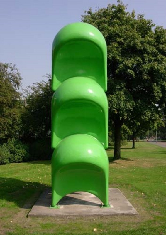 Spoordijkstraat thv de Toekomststraat kunstwerk Stapeling van groene druppelvormen van H. Schuring (3).jpg
