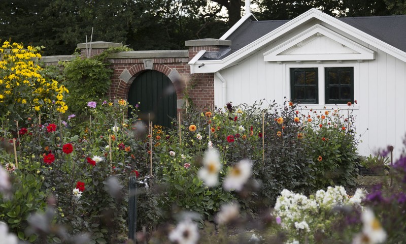 Zonnebeekweg 110 huis Zonnebeek park bloementuin.jpg