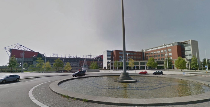 Twee fonteinen in Enschede staan droog.jpg
