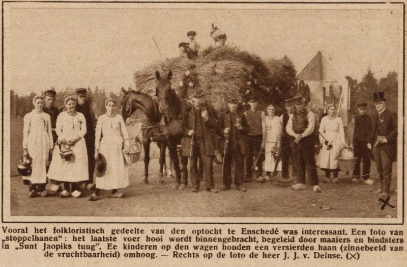 Enschede optocht stoppelhanen met maaiers en bondsters in Sunt Joapiks tuug. Foto 23-9-1927.jpg