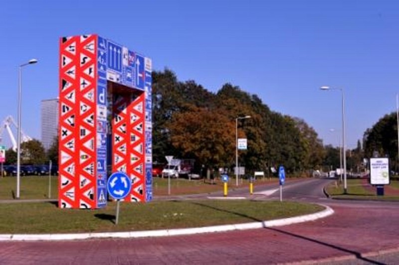 Hendrik ter Kuilestraat  Binnenhaven  Rembrandtlaan rotonde kunstwerk Poort van Enschede.jpg