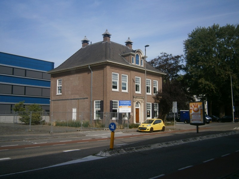Nijverheidstraat 2 villa bij het Politiebureau vroeger woning M.L van Gelderen directeur Stoomweverij Nijverheid.JPG