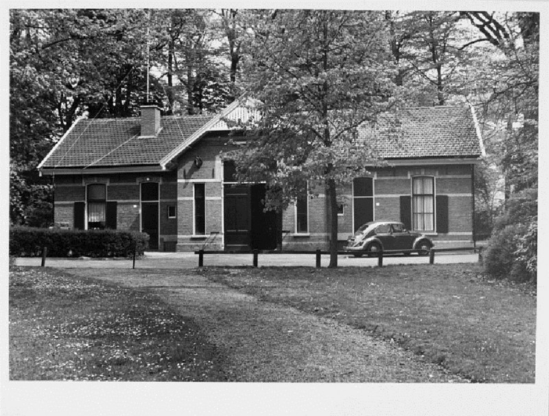 Gronausestraat voorzijde dienstwoning in het Wooldrikspark.jpg