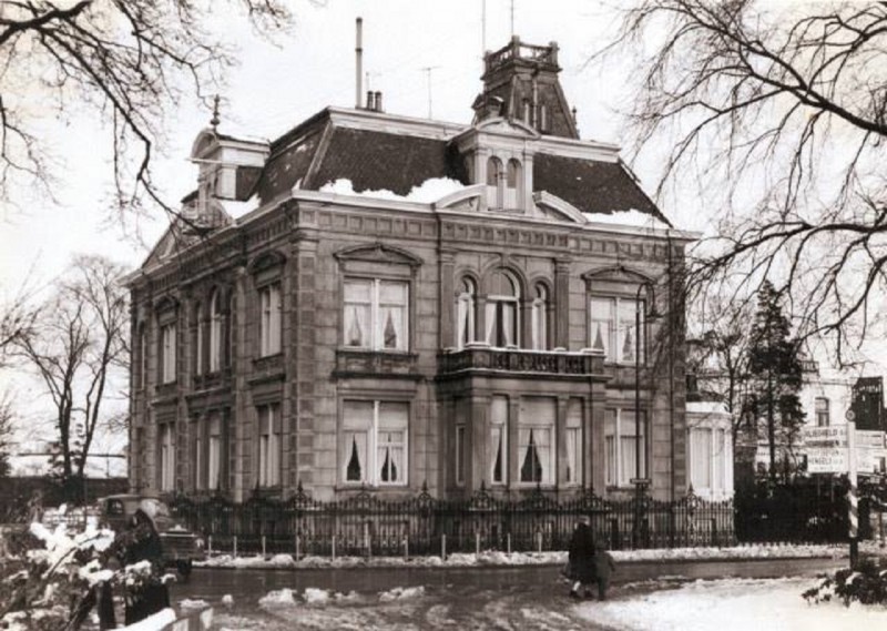 Hengelosestraat Villa Kleiboer met hekwerl.jpg