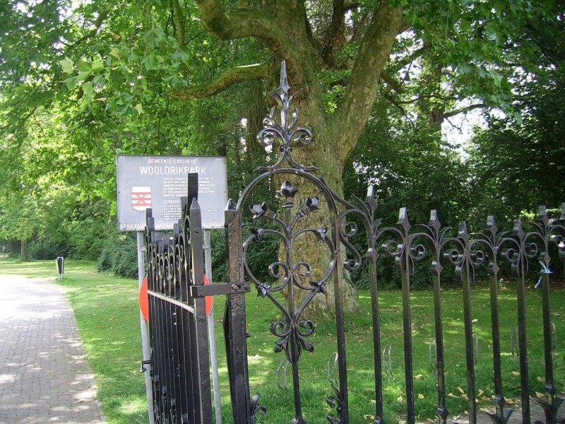 Wooldrikspark hekwerk afkomstig van villa Kleiboer aan de Hengelosestraat hoek Molenstraat en Deurningerstraat.jpg