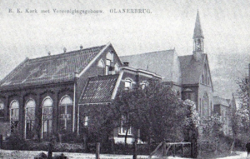 Kerkstraat Glanerbrug R,K, Kerk met Vereenigingsgebouw.jpg