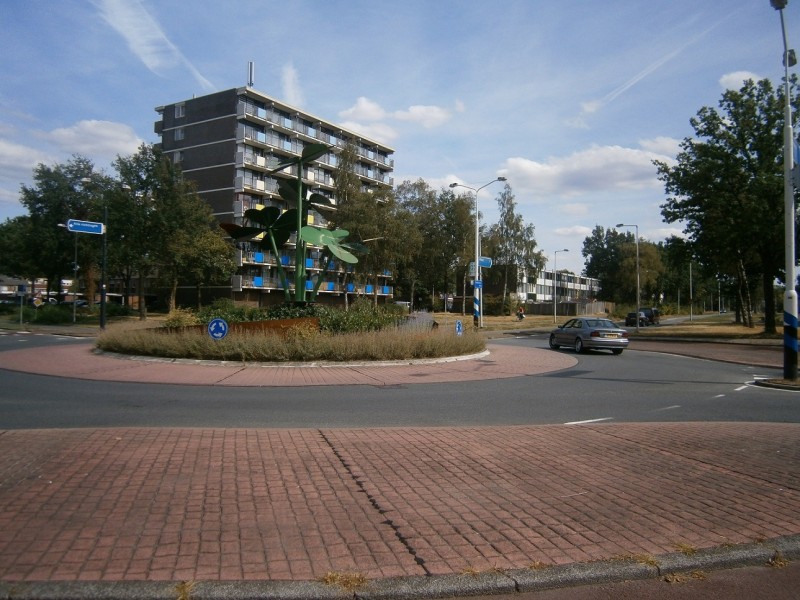 Knalhutteweg Zuid-Esmarkerrondweg Broekheurne-Ring rotonde.JPG