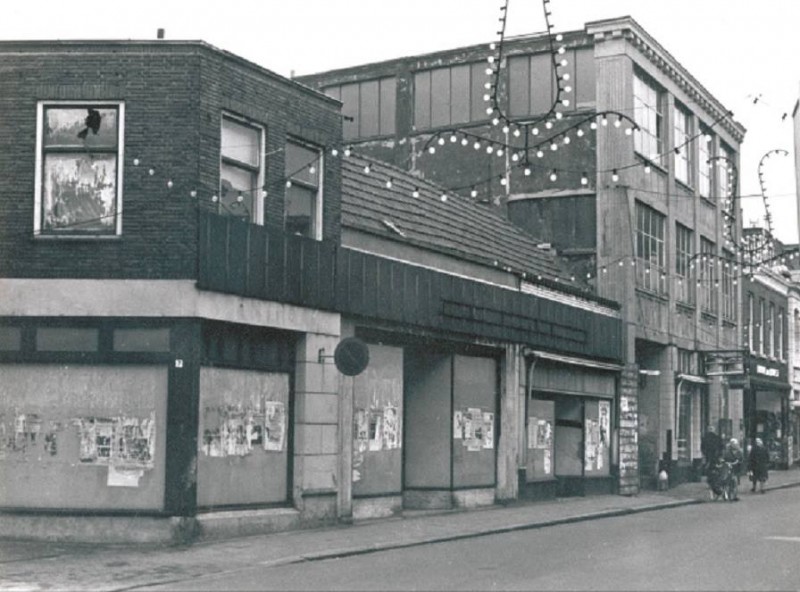 Hengelosestraat 1 nu Korte Hengelosestraat links vroeger Garage Sprakel.jpg