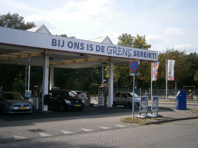 Veldhoflanden tankstation.JPG