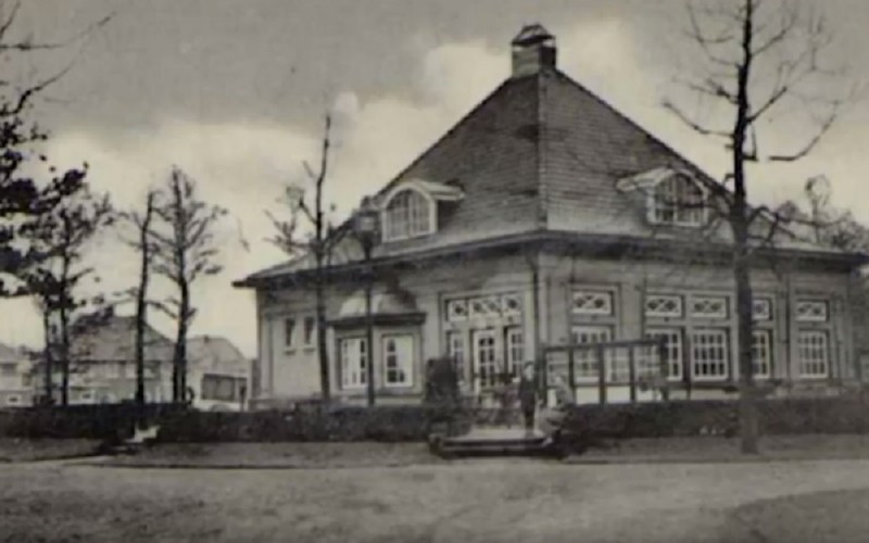 G.J. van Heekpark Theehuis.jpg