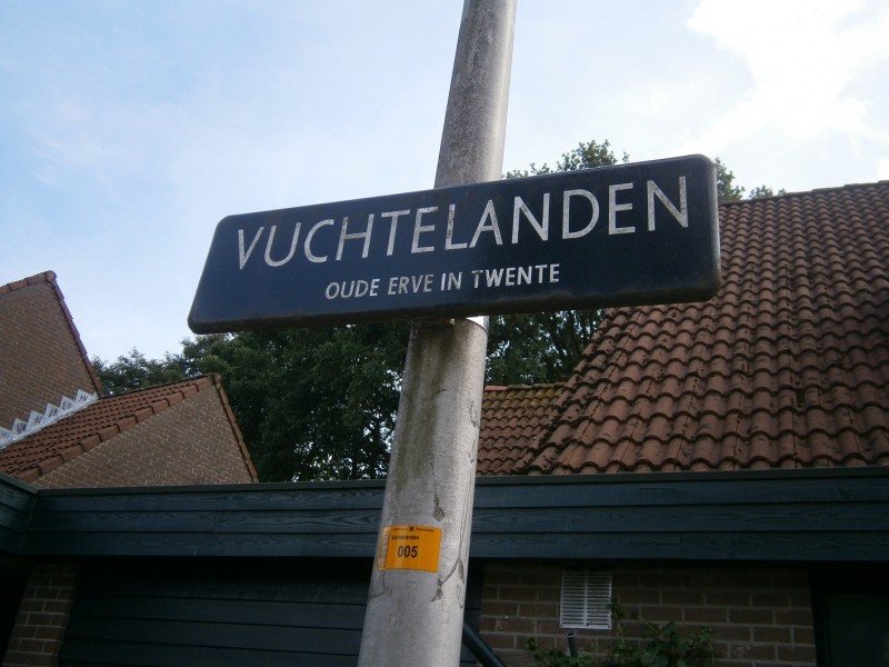 Vuchtelanden straatnaambord .JPG