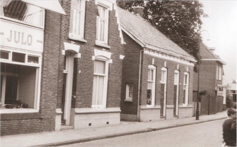 Pyrmontstraat 21 Voorzijde woningen en technisch onderhoudsbedrijf JULO 1967.jpg