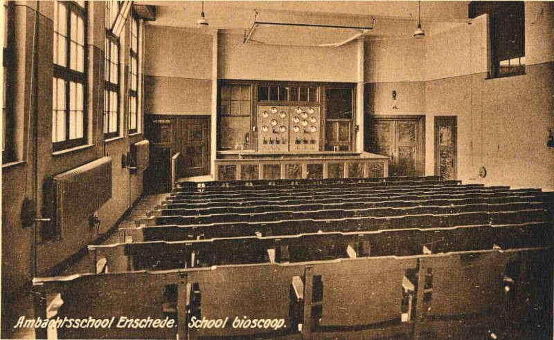 Boddenkampsingel 1930 Interieur Ambachtsschool schoolbioscoop..jpg