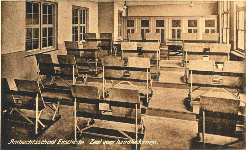 Boddenkampsingel 1930 Interieur Ambachtsschool zaal voor handtekenen..jpg