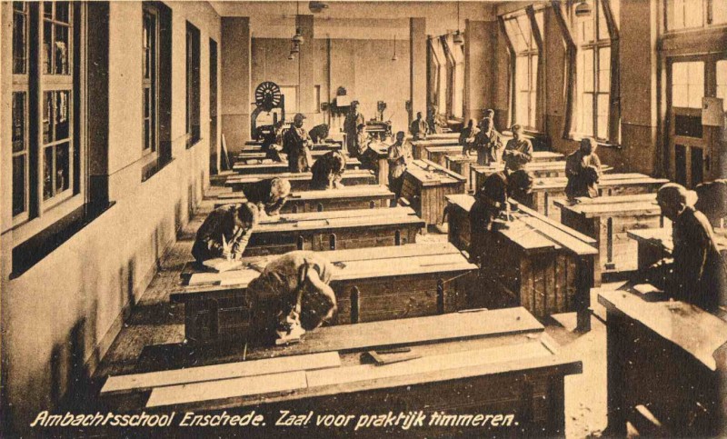 Boddenkampsingel 1930 Interieur Ambachtsschool zaal voor praktijk timmeren..jpg