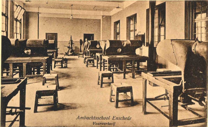 Boddenkampsingel 1930 Interieur Ambachtsschool zaal vuurwerkerij..jpg