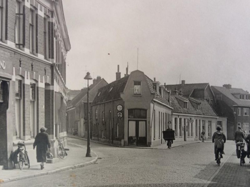 Veenstraat met zijstraat tegen over het oude ziekenhuis..jpg