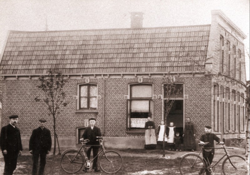 Overmaatweg 45 Zicht op café Sprakel 1920.jpg