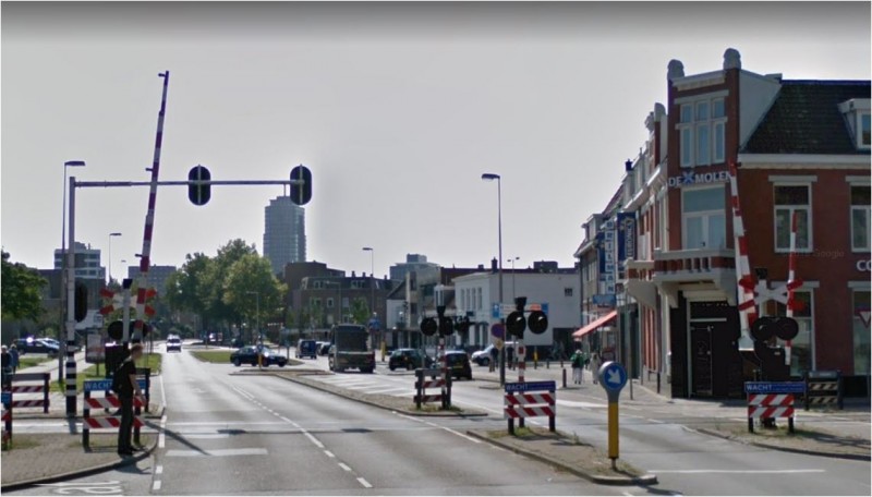 Oldenzaalsestraat, rechts - voor het witte pand - Van Lochemstraat.JPG