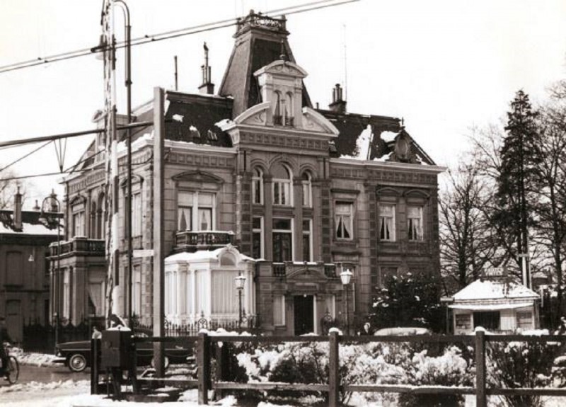 Hengelosestraat villa Kleiboer en patatkraam.jpg